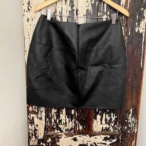 Misguided Women’s NWT faux leather skirt. Size 12 US.